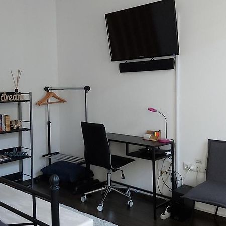 City Center Minimalist Apartment 拉迪亚 外观 照片