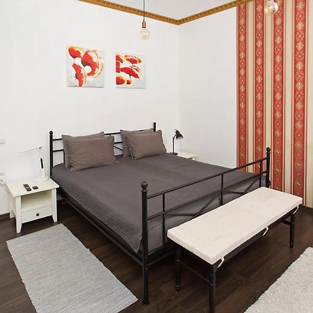 City Center Minimalist Apartment 拉迪亚 外观 照片