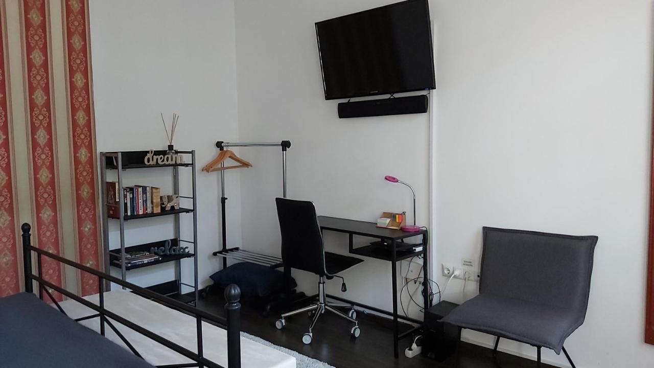 City Center Minimalist Apartment 拉迪亚 外观 照片