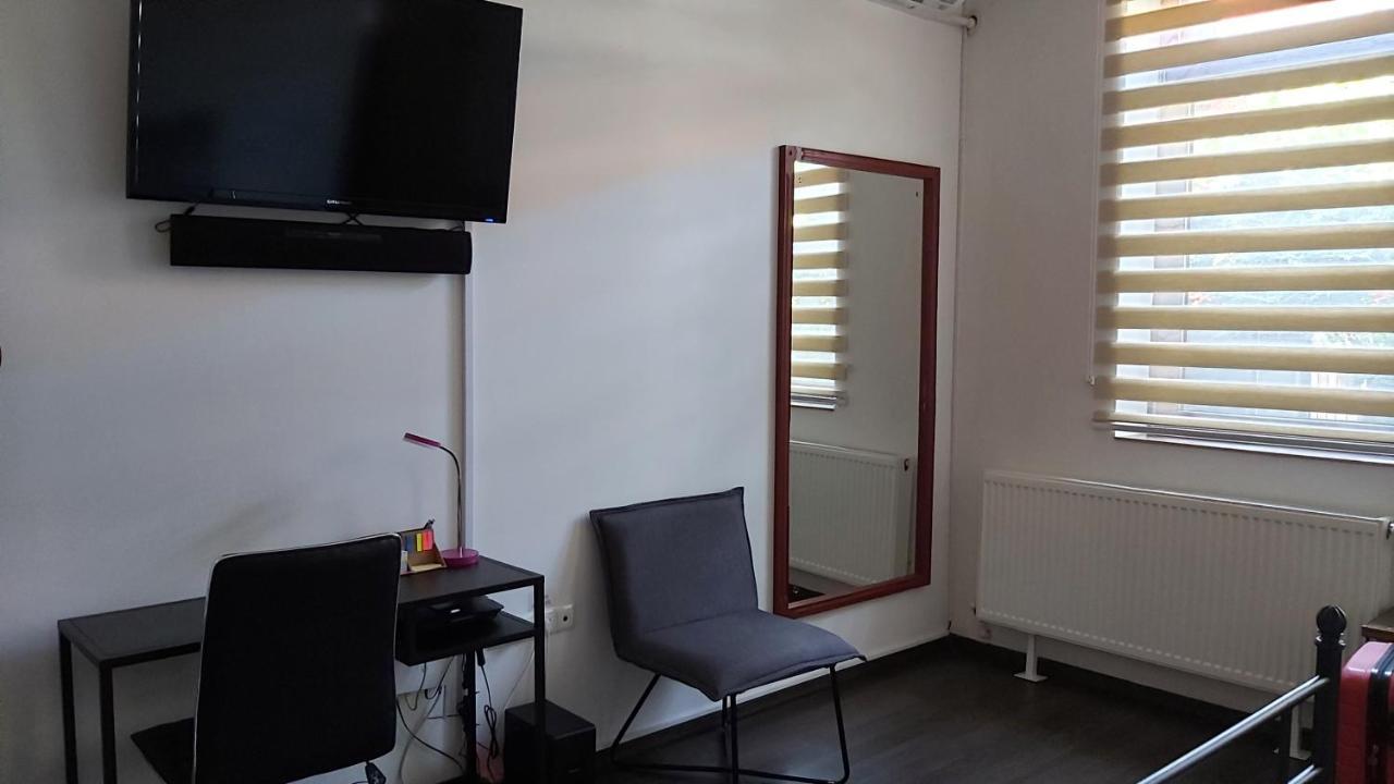 City Center Minimalist Apartment 拉迪亚 外观 照片